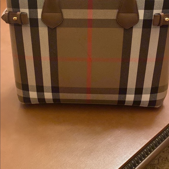 Burberry bag - Picture 1 of 5